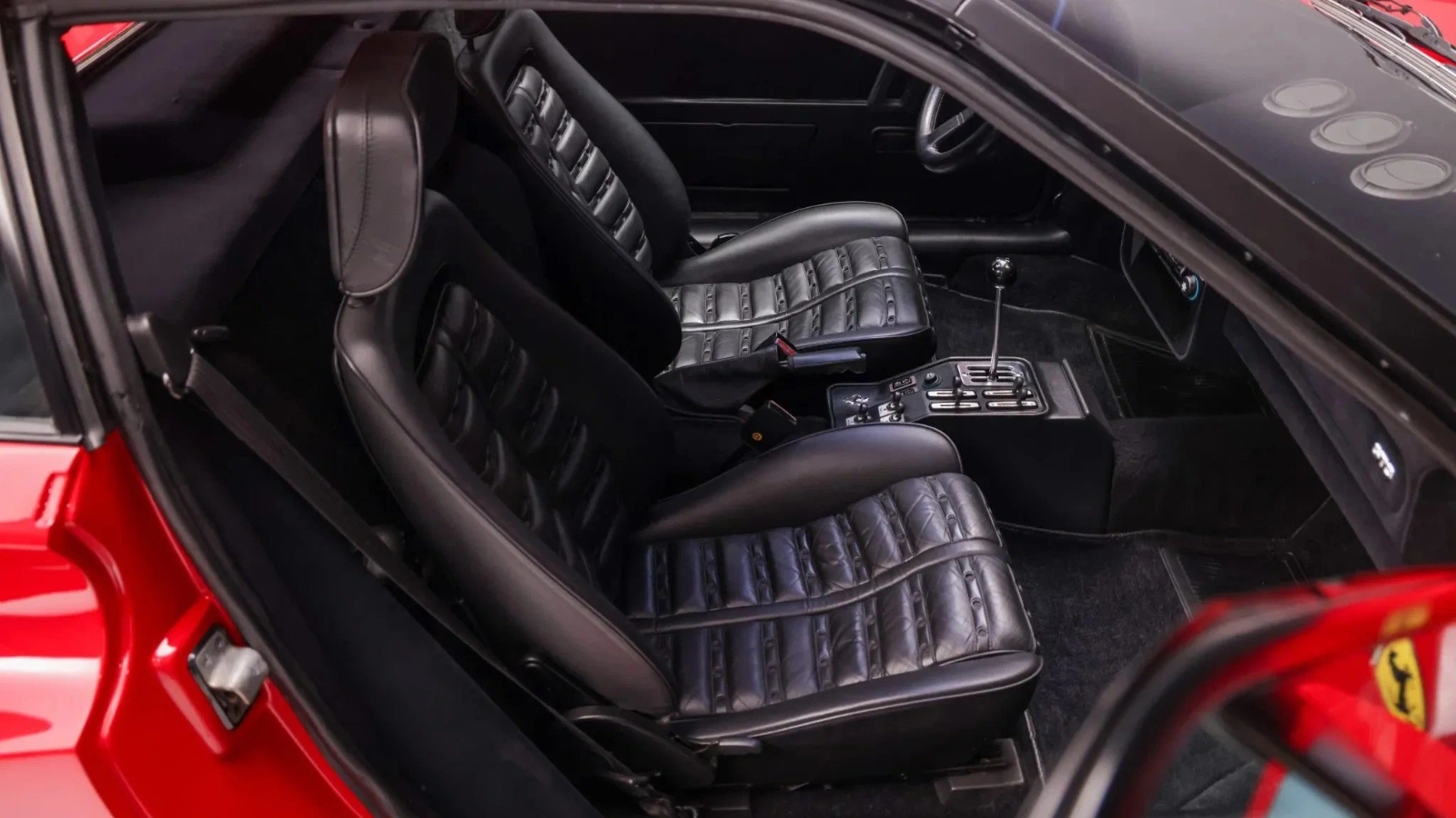 Boð í Ferrari 288 GTO komin í 6,75 milljónir dala á afmælisuppboði BaT