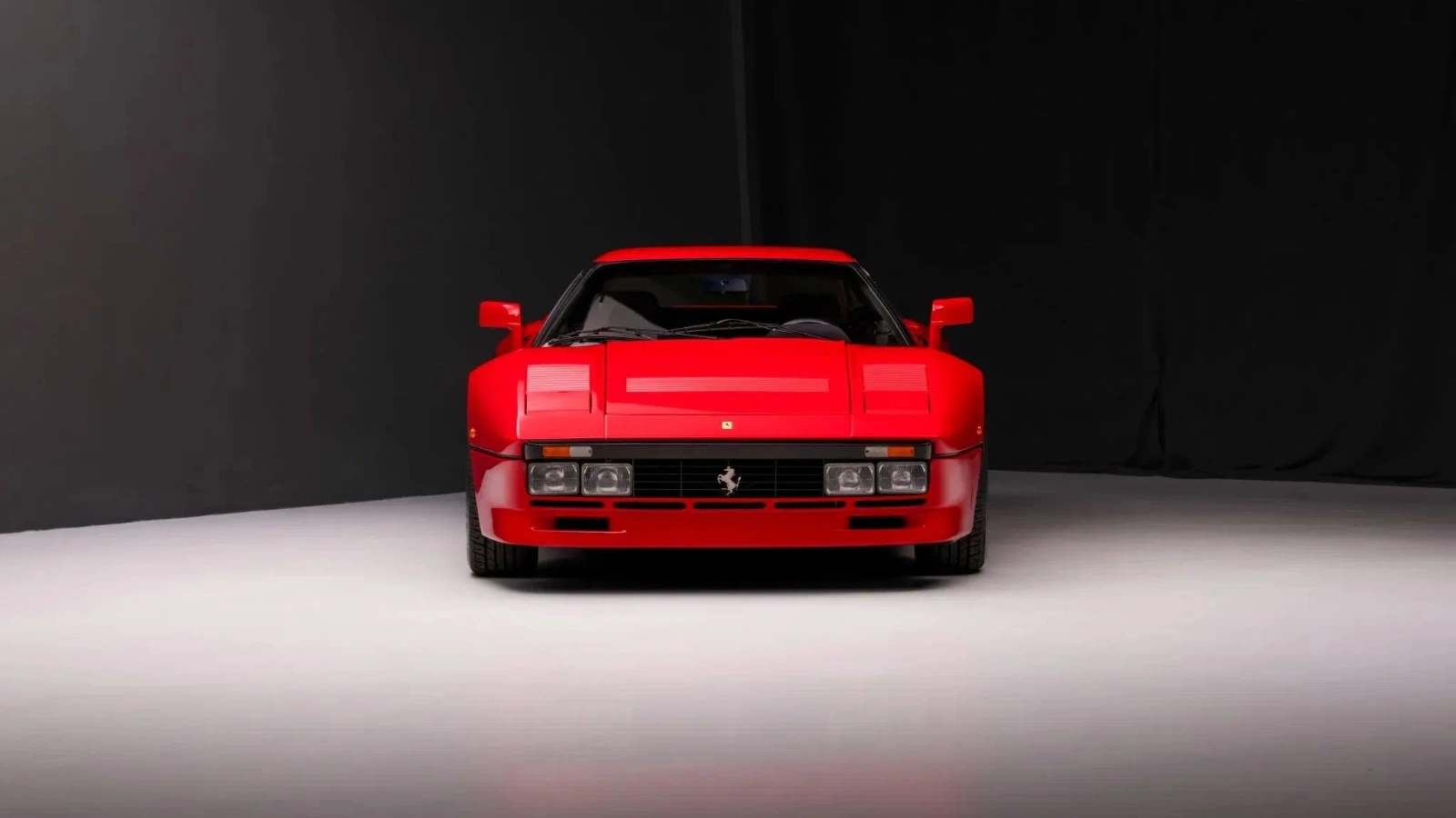 Boð í Ferrari 288 GTO komin í 6,75 milljónir dala á afmælisuppboði BaT