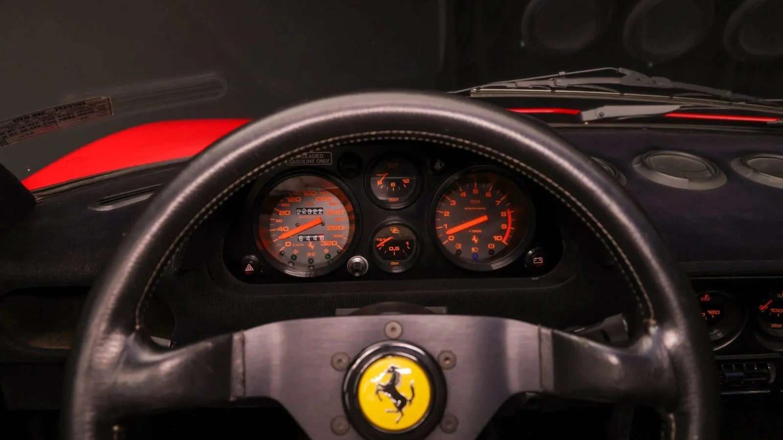 Boð í Ferrari 288 GTO komin í 6,75 milljónir dala á afmælisuppboði BaT