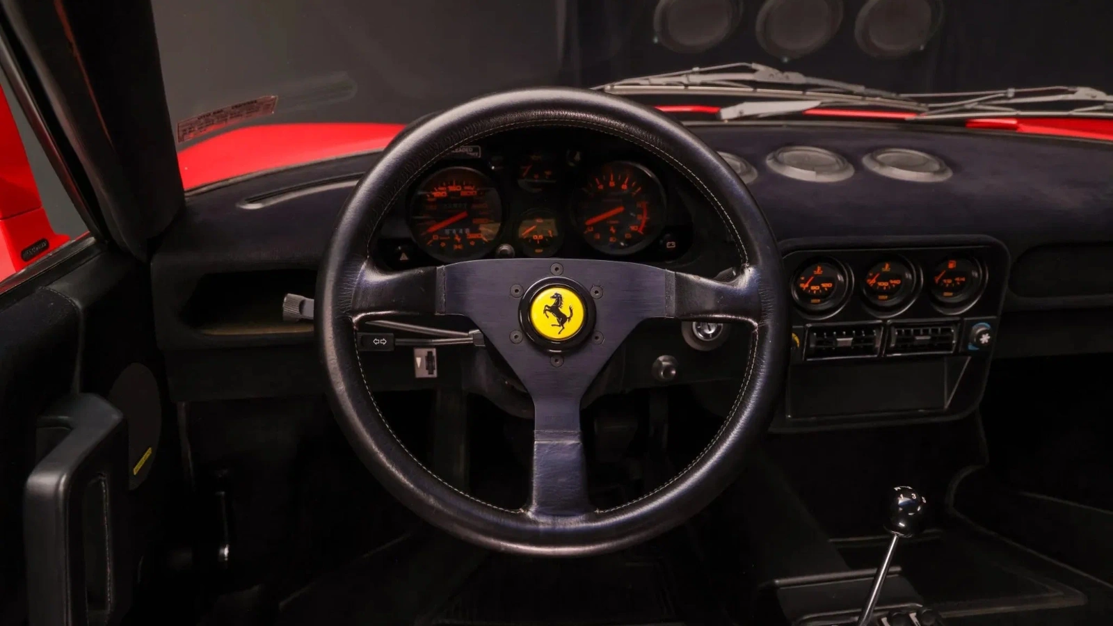 Boð í Ferrari 288 GTO komin í 6,75 milljónir dala á afmælisuppboði BaT