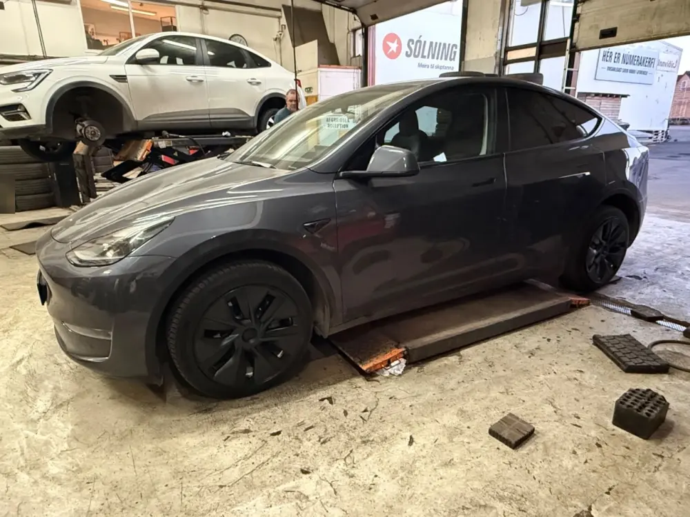 Tesla Model y