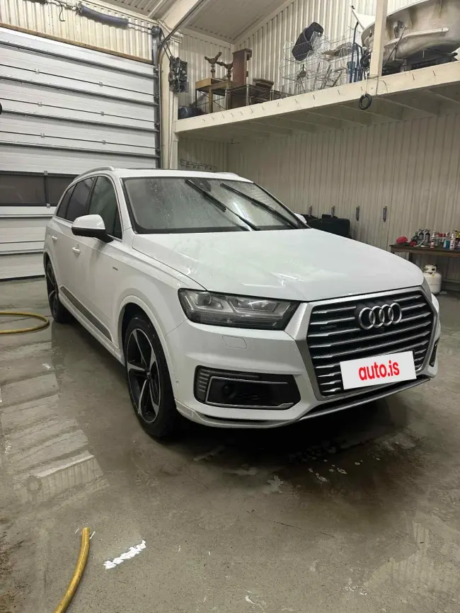 Audi Q7 e-tron