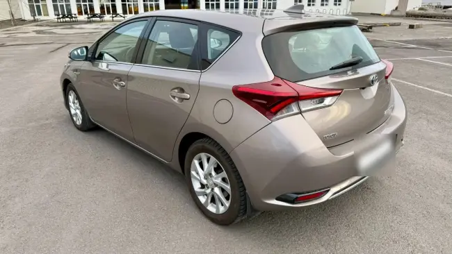 Toyota Auris Hybrid