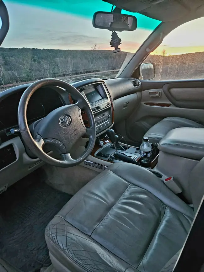 Toyota Land Cruiser 100