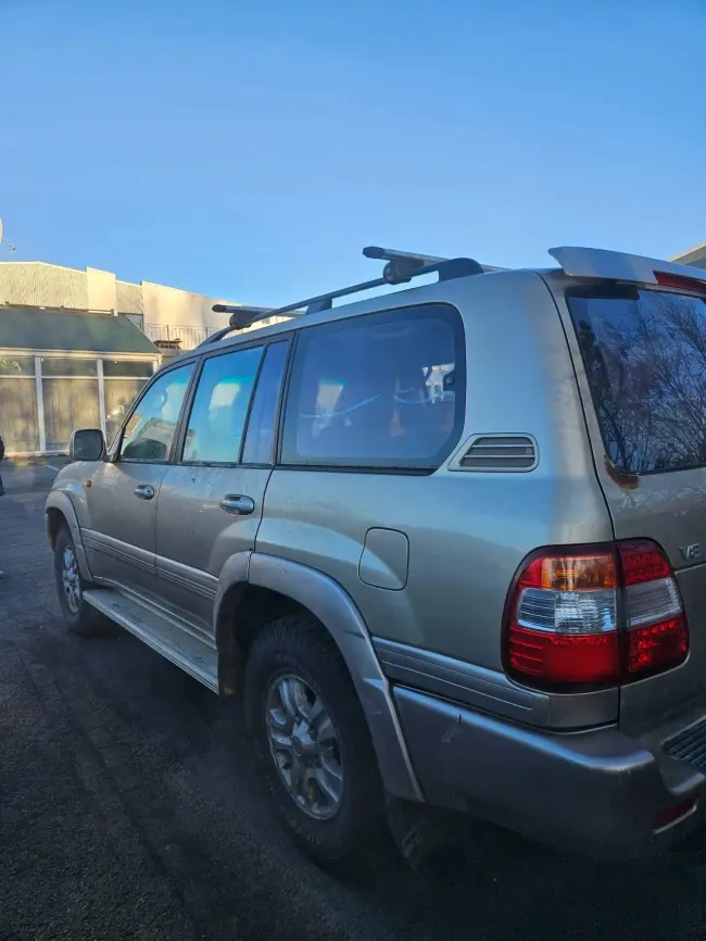 Toyota Land Cruiser 100