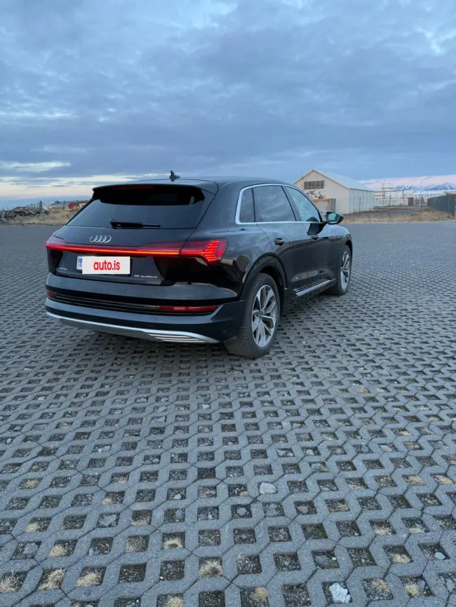 Audi E-tron 55