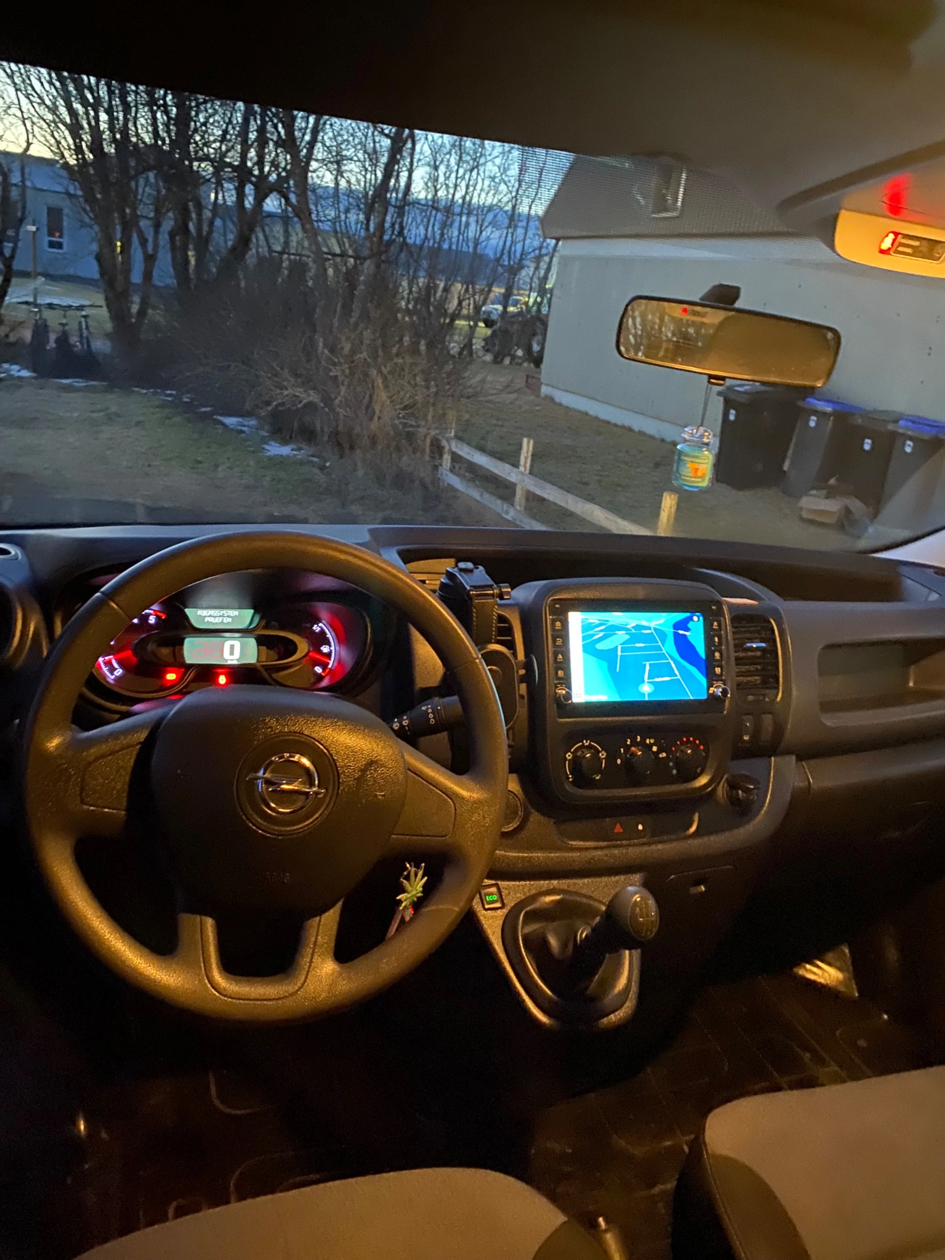 Opel Vivaro-b
