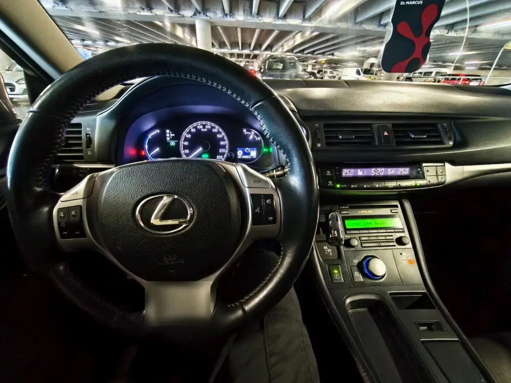 Lexus Ct200h