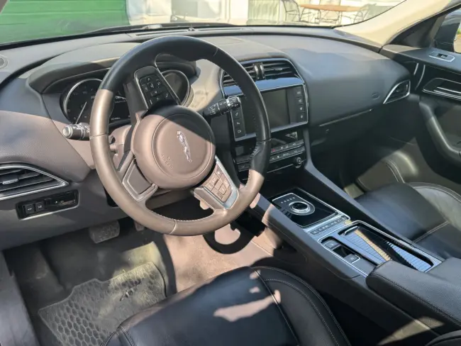 Jaguar F-pace