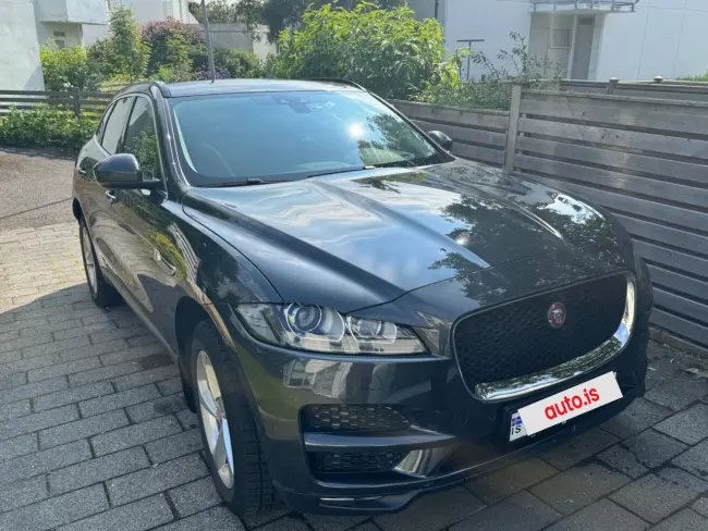 Jaguar F-pace