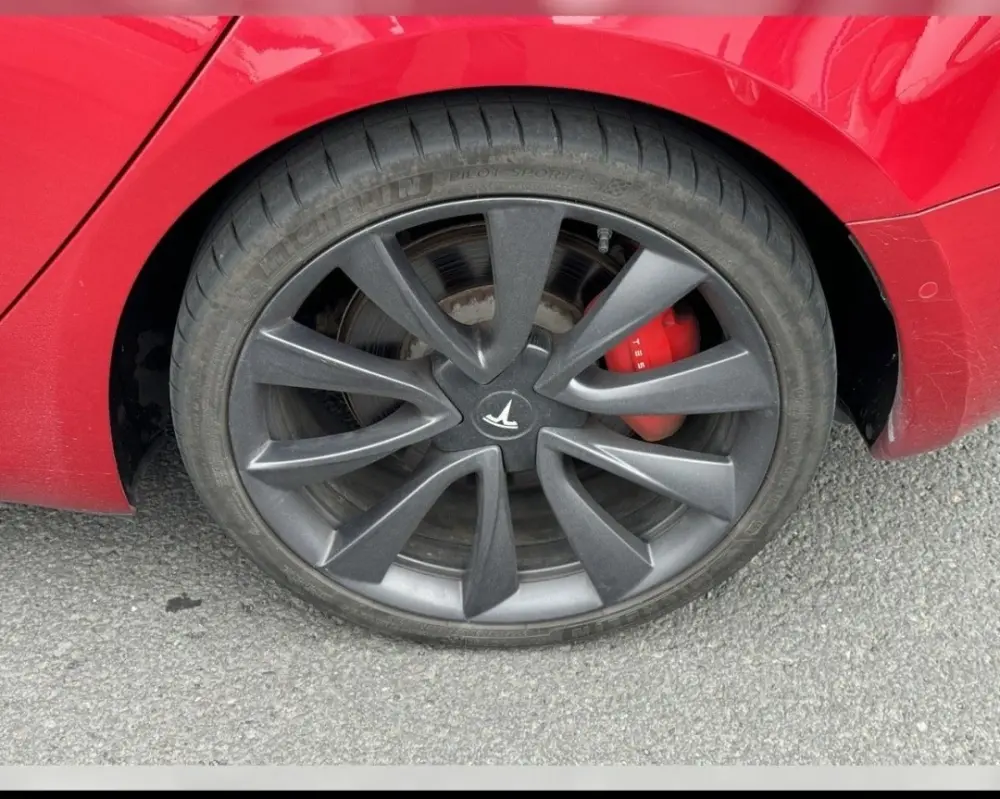 Tesla Model 3 Performance