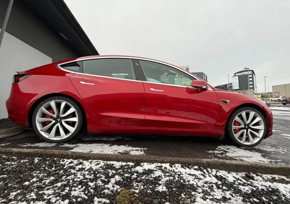 Tesla Model 3 Performance
