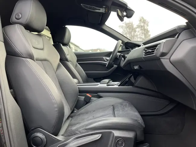 Audi E-tron 55 - S-line