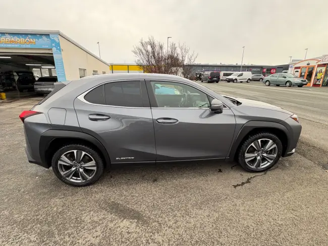 Lexus UX 300e