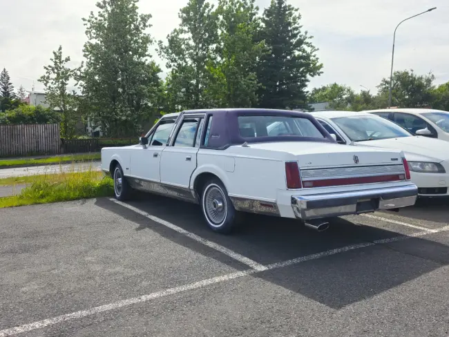 Lincoln Town car