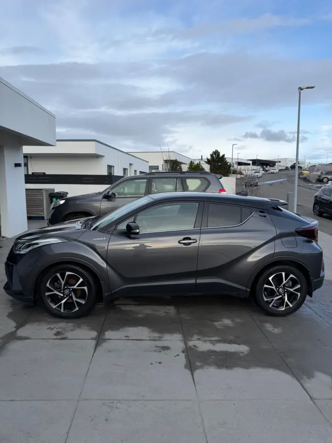 TOYOTA C-HR C-HIC HYBRID BI-TONE