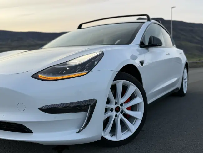 Tesla Model 3 AWD