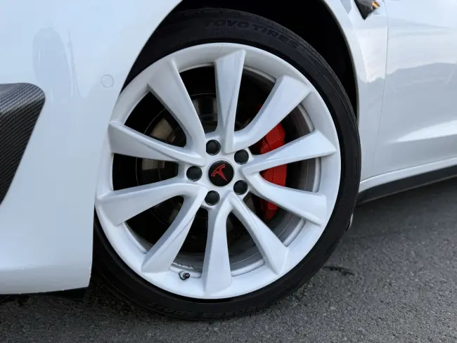 Tesla Model 3 AWD