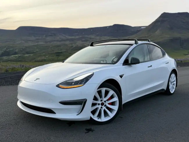 Tesla Model 3 AWD
