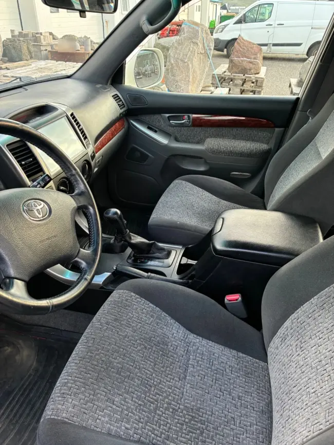 Toyota Land Cruiser 120 með topptjaldi