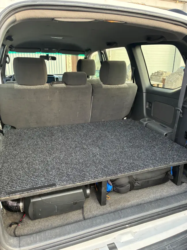 Toyota Land Cruiser 120 með topptjaldi