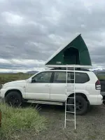 Toyota Land Cruiser 120 með topptjaldi