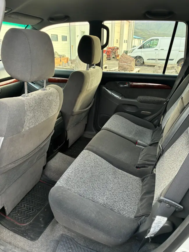 Toyota Land Cruiser 120 með topptjaldi